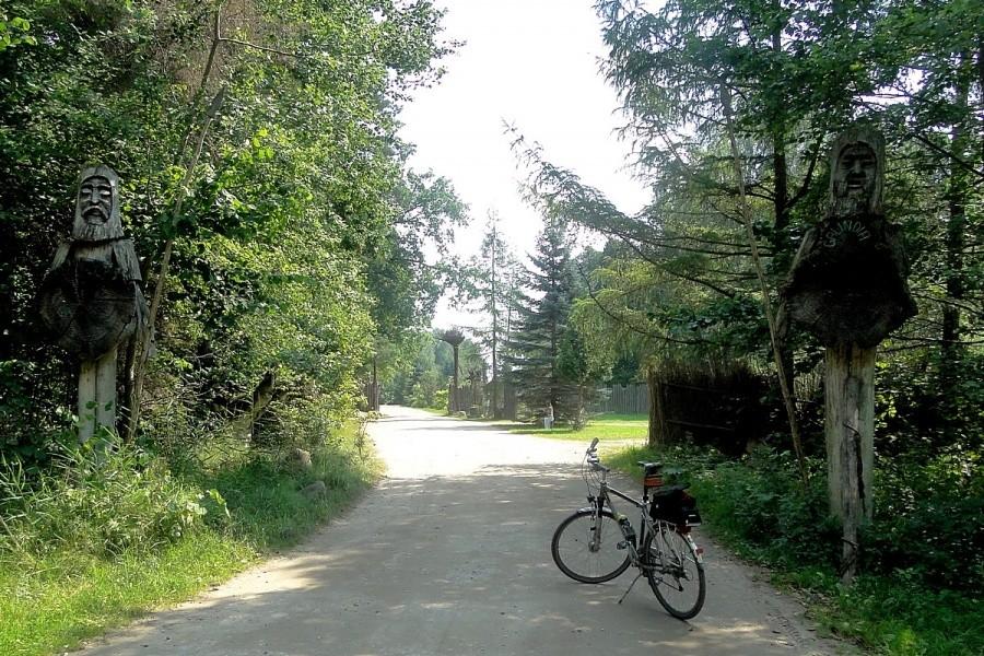 Wejścia pilnują strażnicy