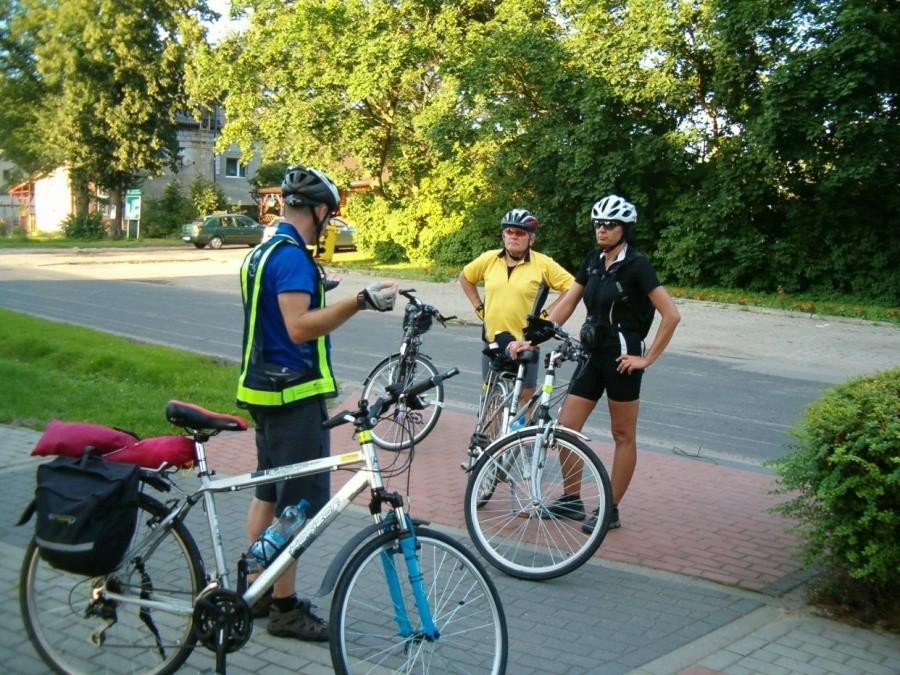 Rozmowy rowerzystów. Droga powrotna z Kiezmarku do Tczewa.
