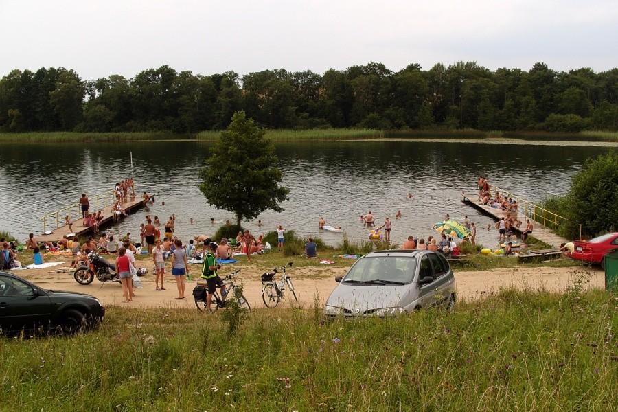 Plaża nad jeziorem w Godziszewie