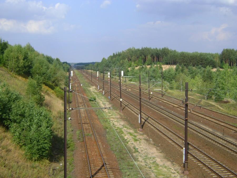 Centralna Magistrala Kolejowa na wysokości Idzikowic