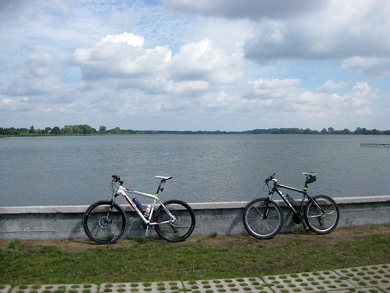 Jezioro Słupeckie i nasze bryki
