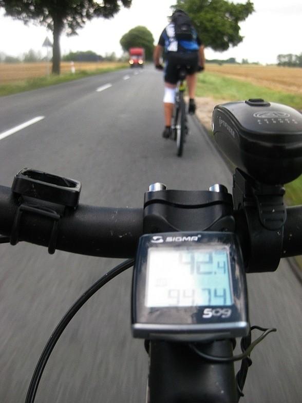 42km/h z wiatrem w plecy i z palcem w dupie na drodze Słupca - Kleczew