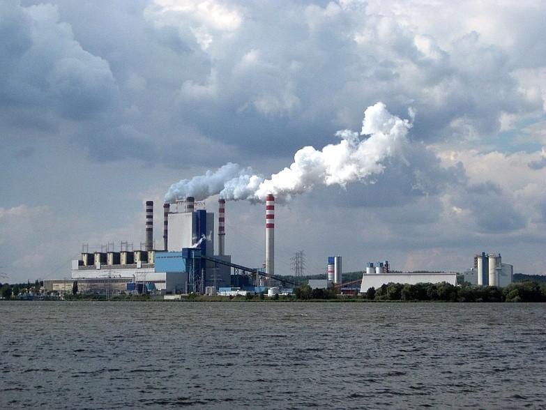 Elektrownia Konin - Pątnów nad Jeziorem Gosławskim robi ogromne wrażenie