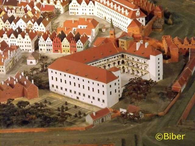 Zamek w Brzegu w całości - na makiecie miasta