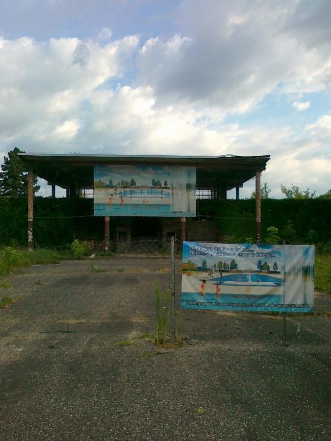 Zapowiedź budowy odkrytego basenu