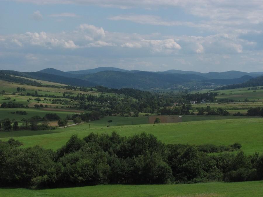 spojrzenie w stronę wchodu Beskidu Niskiego