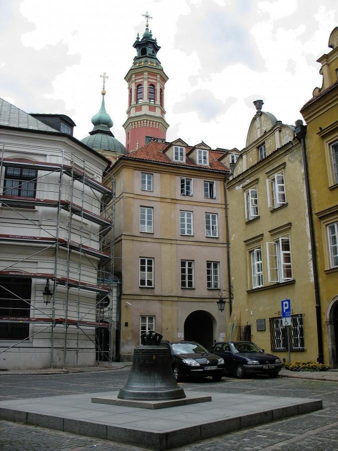 Warszawska Starówka - dzwon na Kanoniej
