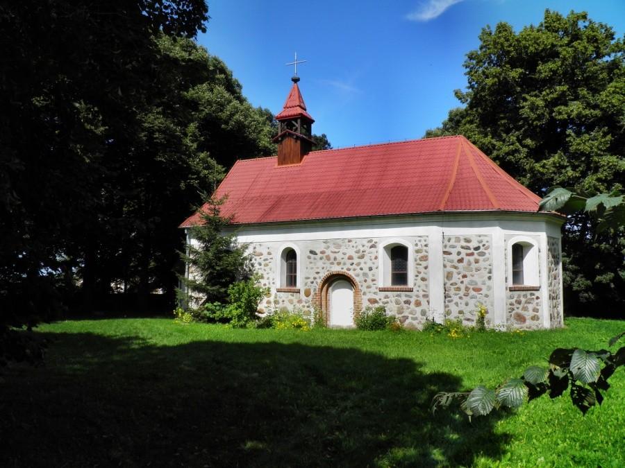 Kościółek w miejscowości Bobolin.