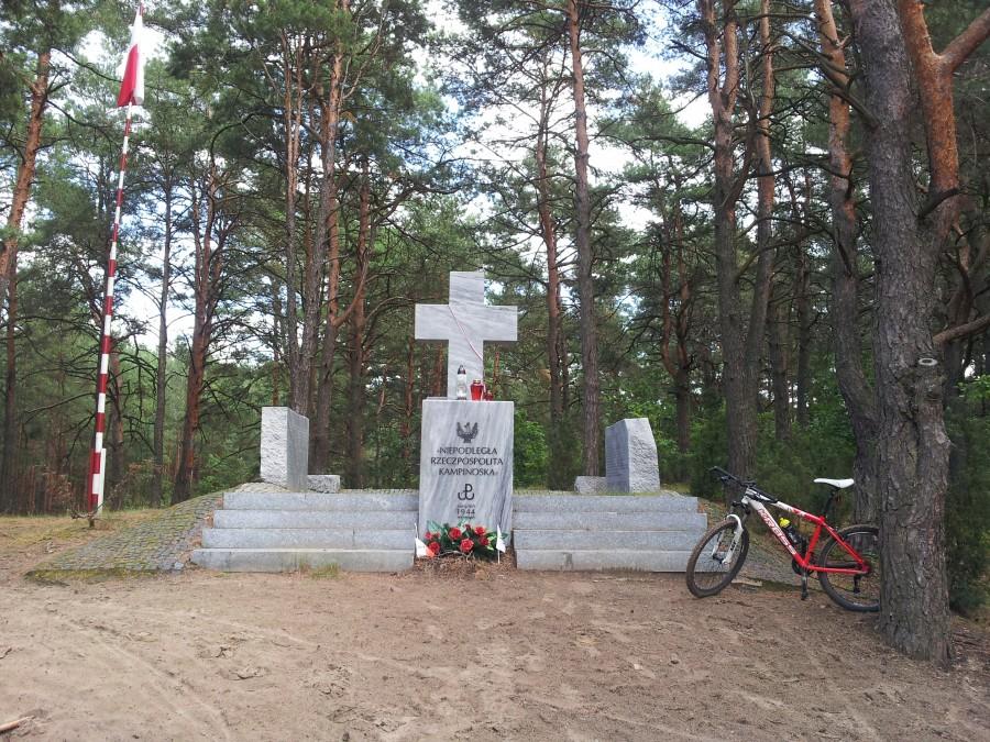 Niepodległa Rzeczpospolita Kampinoska - mogiła