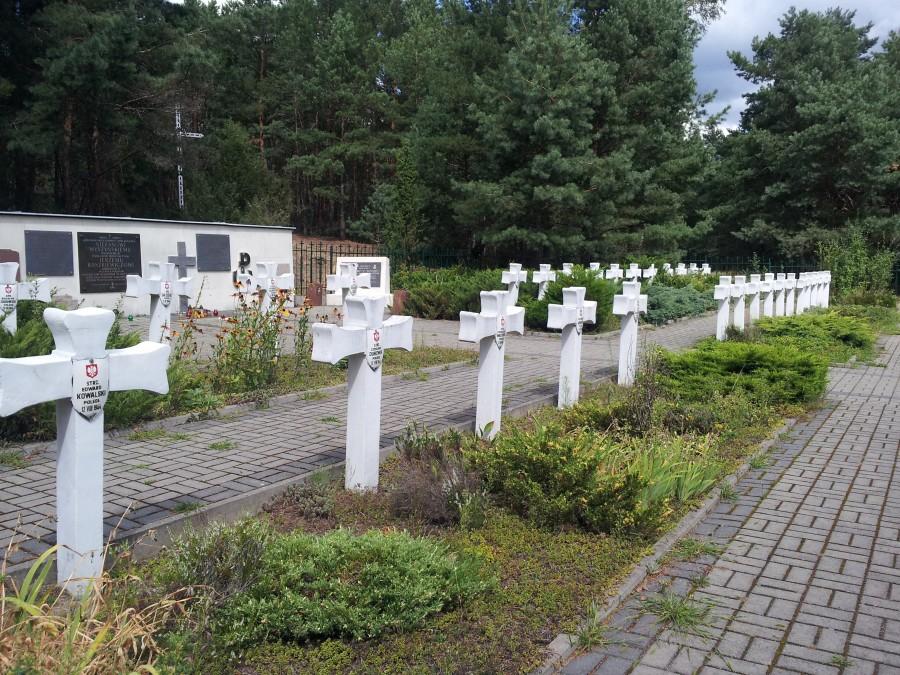 Niepodległa Rzeczpospolita Kampinoska - cmentarz