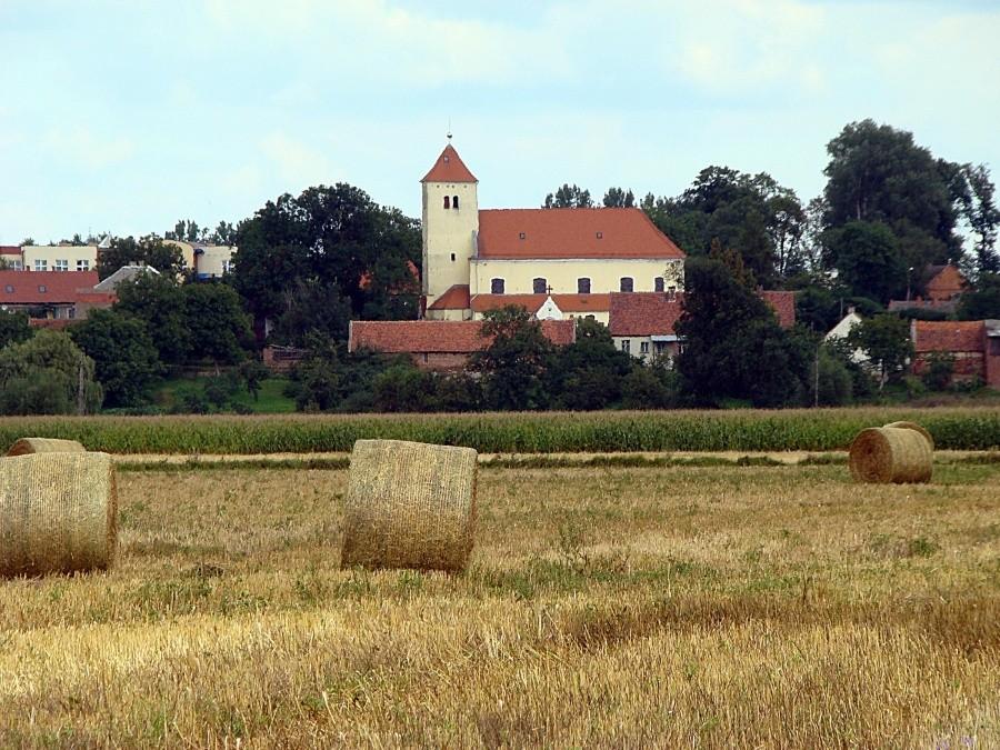 Kościół św. Marcina w Kotli, XVIII w., zbudowany na gotyckich murach