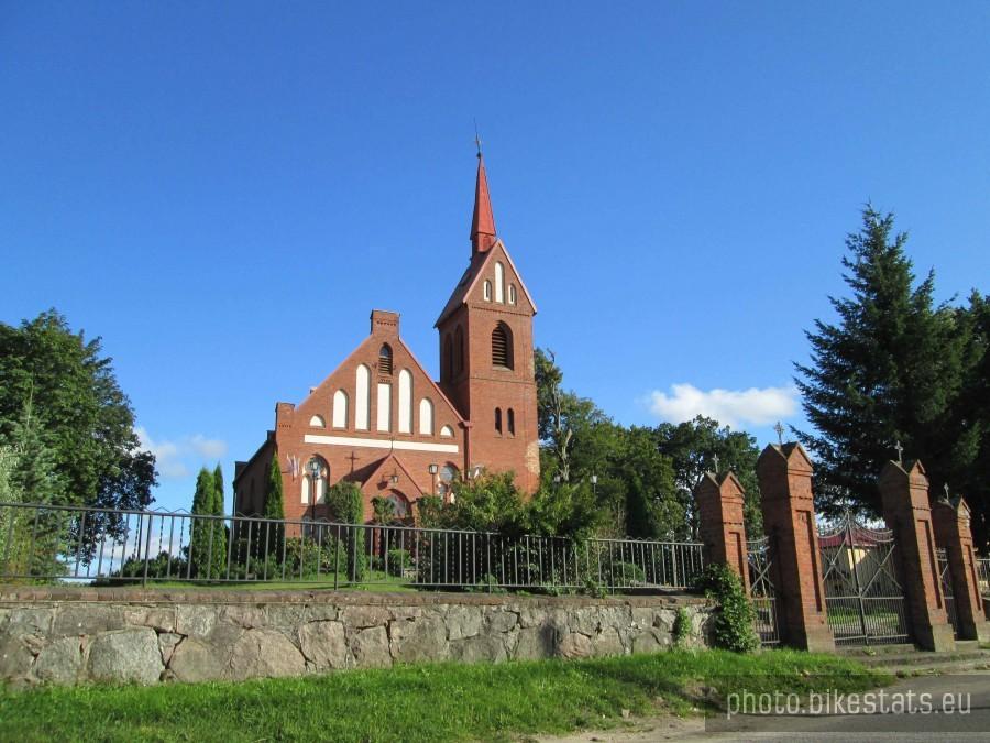 Kościół parafialny pod wezwaniem Niepokalanego Serca Maryi Panny w Leśniewie