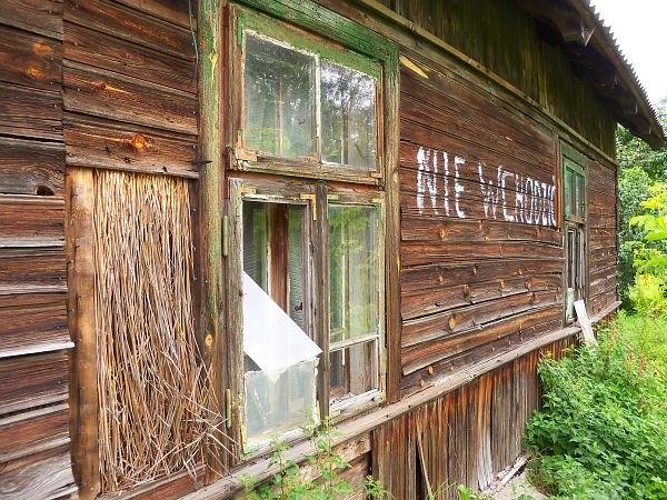 Opuszczony dom na granicy Kazunia Nowego i Dębiny