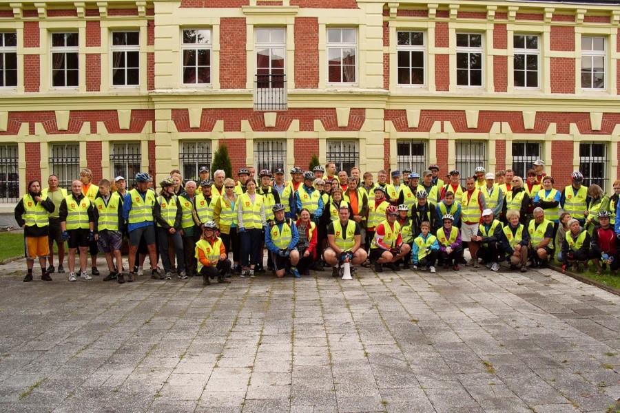 Zbiorowe zdjęcie uczestników XV Rajdu Kociewsko-Borowiackiego