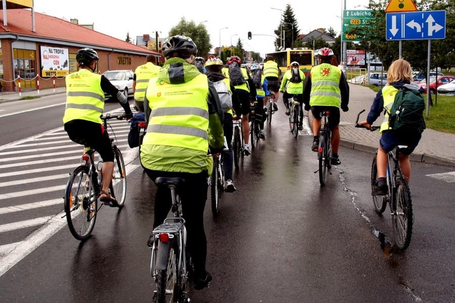 Wyjazd rowerzystów ulicami Starogardu Gdańskiego