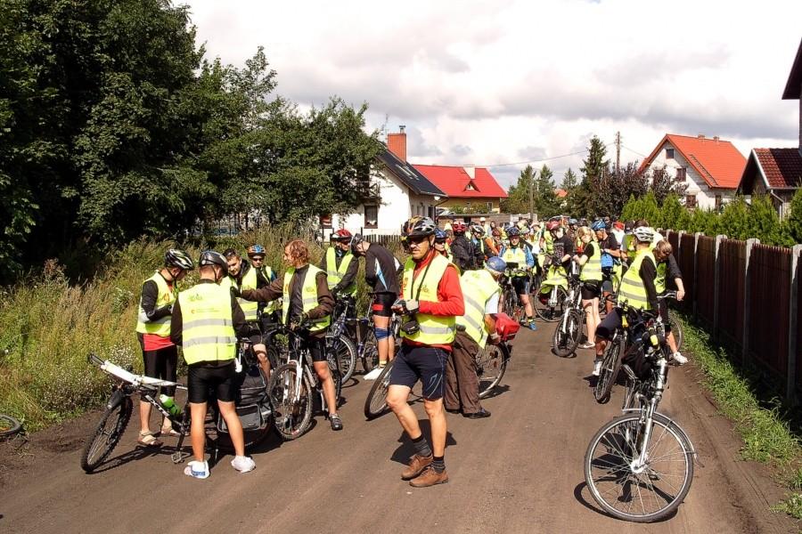 Pierwszy krótki postój – czekamy za resztą rowerzystów