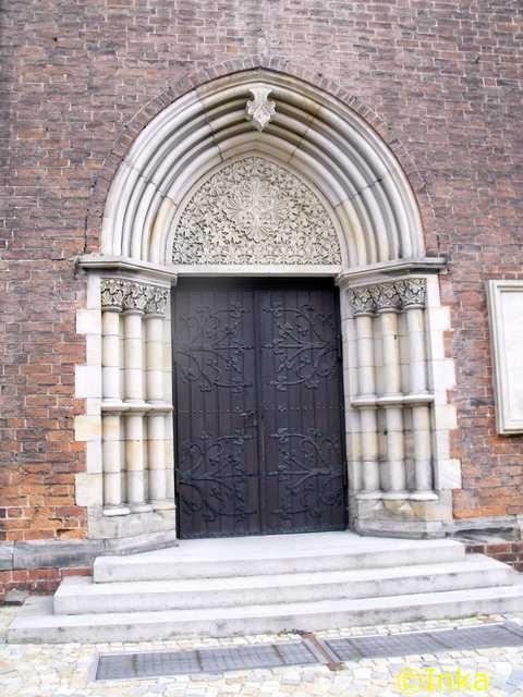 Ząbkowice Śl. portal Kościoła Św. Jerzego