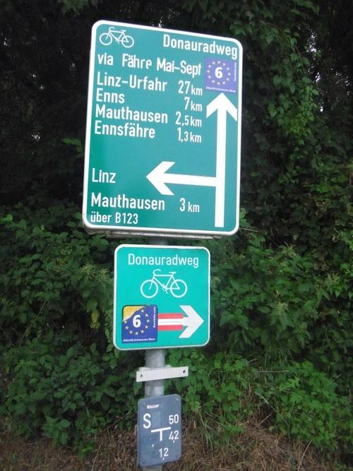 Oznakowanie Donauradweg jest perfekcyjne