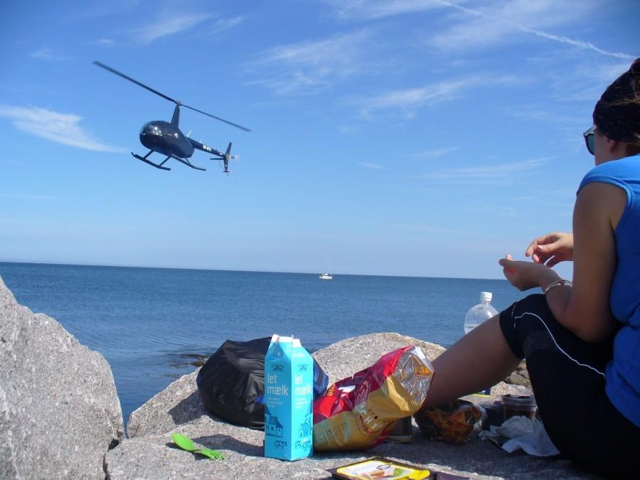 W porcie trafiliśmy na pokazy służb ratowniczych. Drugie śniadanie zjedliśmy więc przy akompaniamencie latających F-16 i śmigłowców.