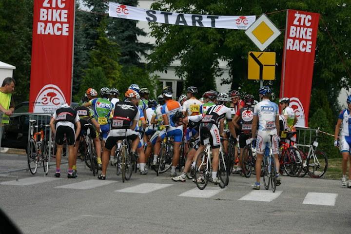 przed startem ŻTC Bike Race - w lewym rogu z numerem 214 na boku...