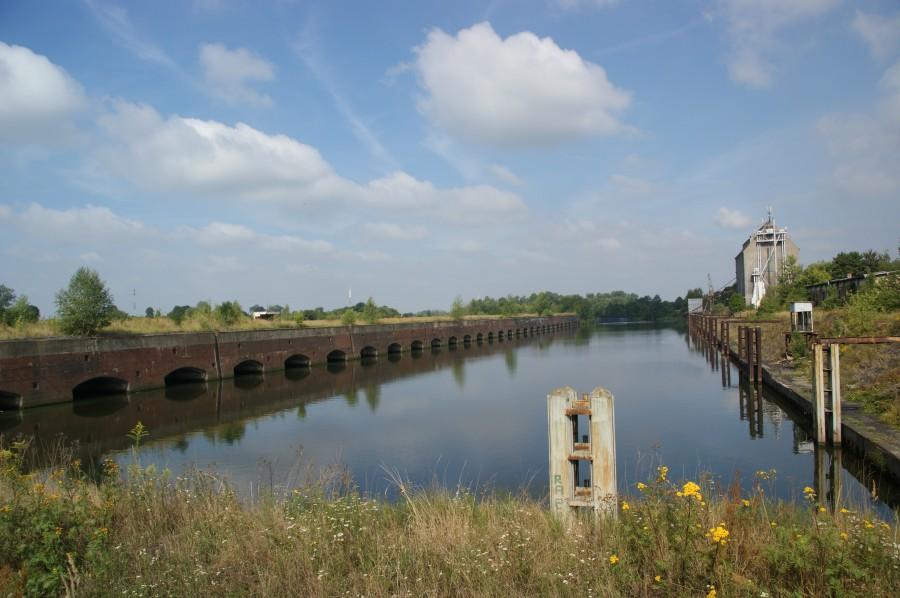 Jeden z trzech nieczynnych basenów portowych w Koźlu Port
