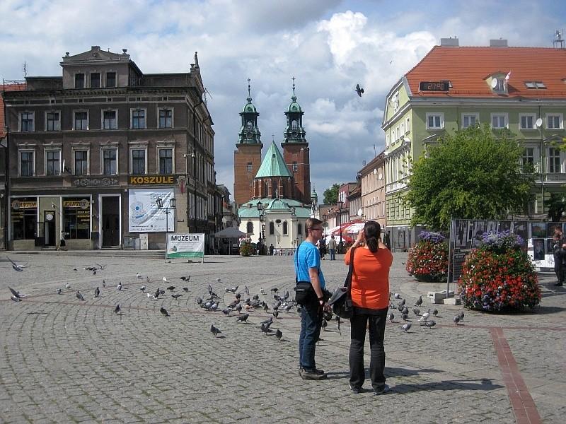Gniezno - Katedra widziana od strony rynku