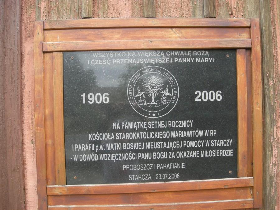 Tablica pamiątkowa na kościele Mariawitów w Starczy.