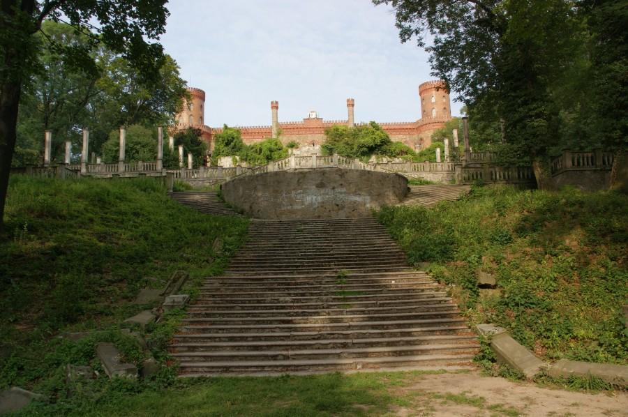 Wejście do zamku w Kamieńcu Ząbkowickim