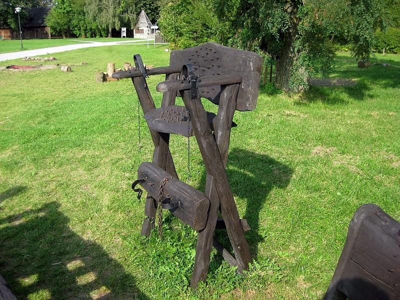 Średniowieczny fotel do kompa