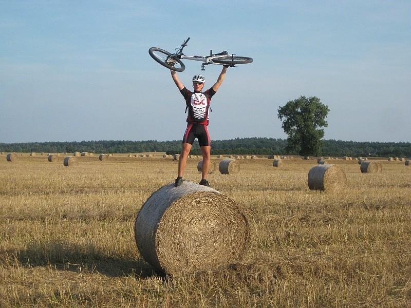 a to ja na najwyższym wzniesieniu dzisiejszej wycieczki - do teraz tam stoję bo widoki są przednie!