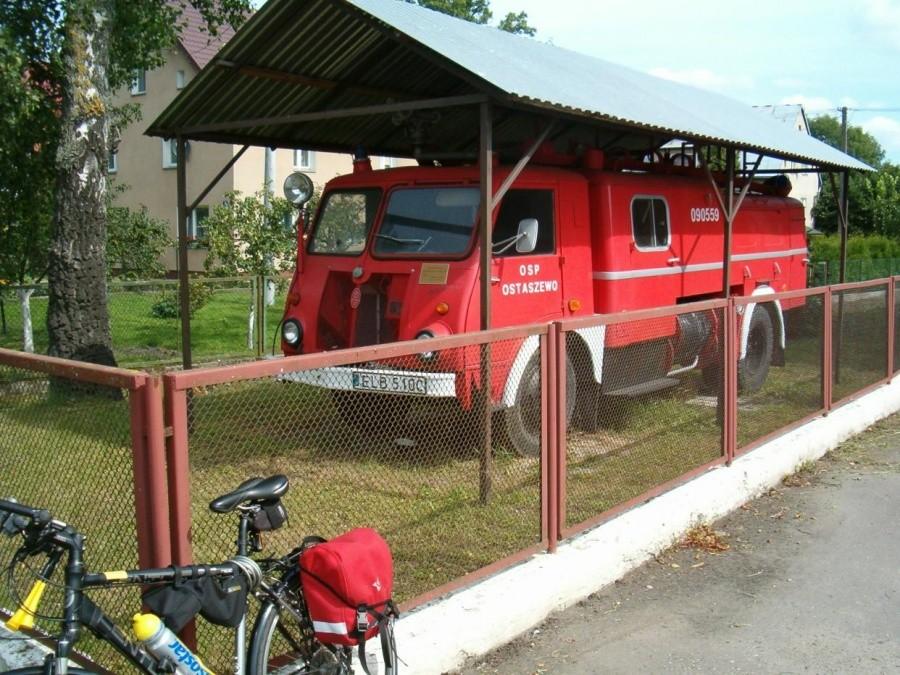 Rowerówka z Tczewa do Kąt Rybackich. Zabytkowy wóz strażacki w Ostaszewie.