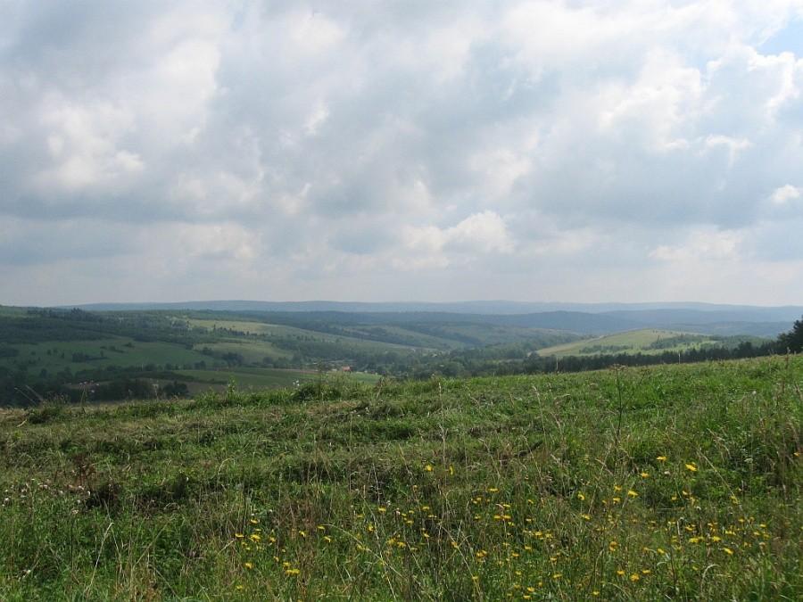 Pierwsze górki i widok na Pogórze Przemyskie.