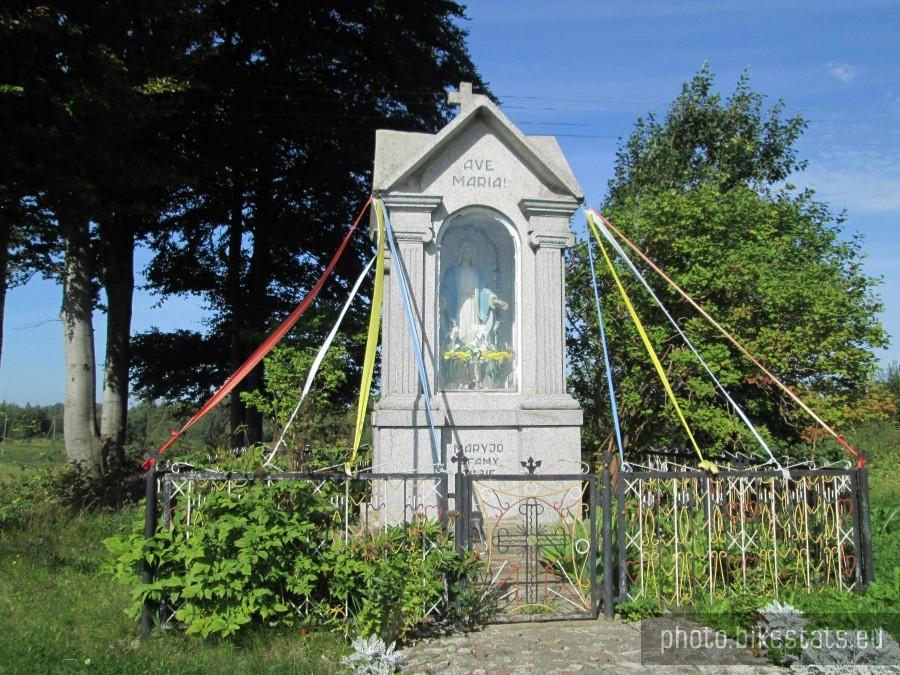 Kapliczka Matki Bożej w Szarłacie