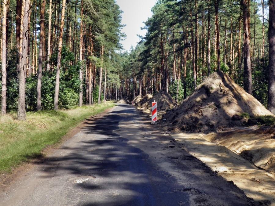 Tak dziś 19 sierpnia 12 r. prezentowała się remontowana droga Dobieszczyn - Karszno.