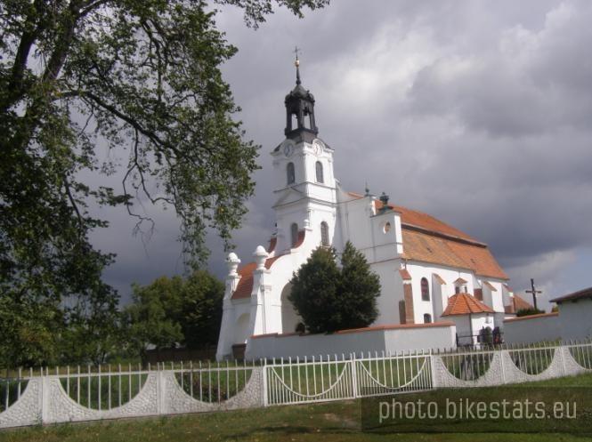 Jeden z wielu pieknych kościołów na trasie