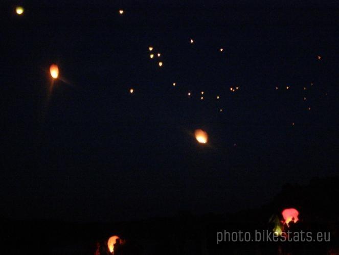 Ostatniego dnia puszczaliśmy 61 lampionów szczęścia