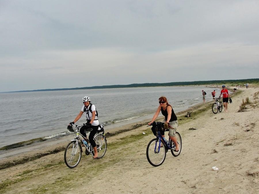 Jazda wzdłuż plaży.