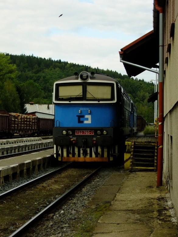 Lokomotywa serii 753 na stacji Lipova Lazne