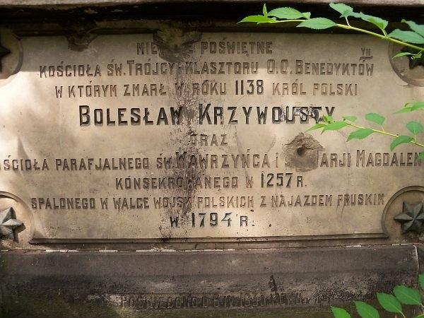 Tablica na pomniku