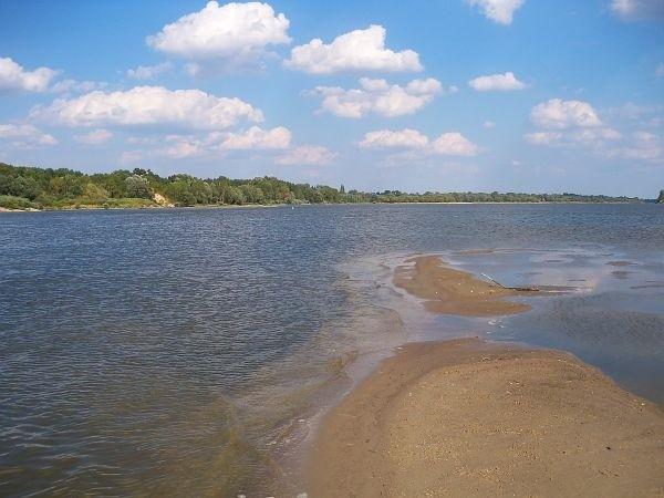 Wisła w najwęższym miejscu, zwykle jest szersza o kilkaset metrów