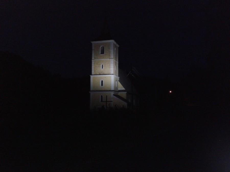 Droszków i kościół spowity nocą już drugi raz nocne zdjęcie tego kościółka ;).