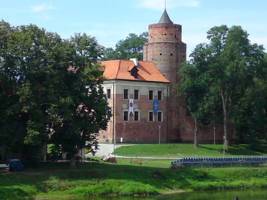 Zamek w Uniejowie z mostu