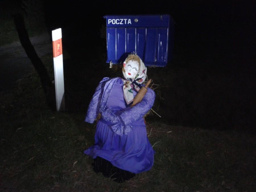 Żona listonosza czeka aż stary wróci z roboty ;)).