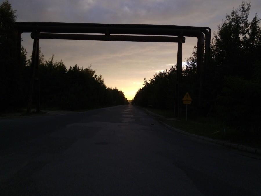 Autostrada na Tworzeń o zachodzie słońca