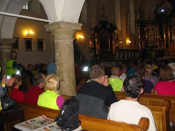 pielgrzymkę rozpoczynamy mszą w kościele akademickim w Piotrkowie