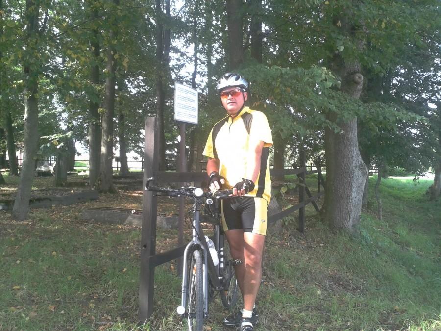 na szlaku przy cmentarzu mennonickim
