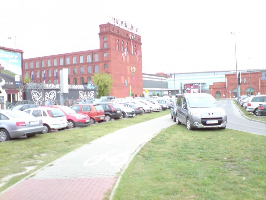 Łódź - droga rowerowa na terenie Manufaktury