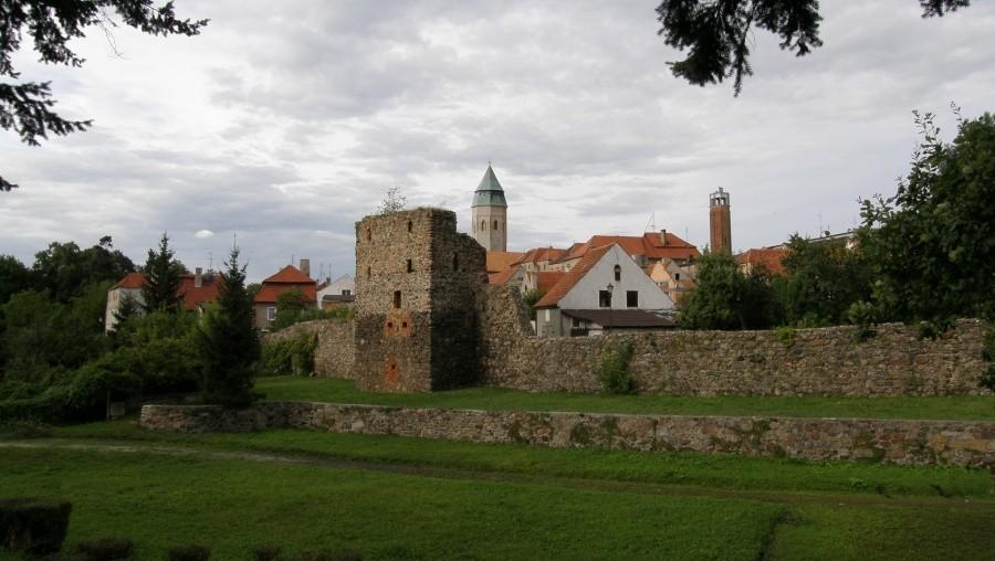 Zabytkowe zabudowania z murem obronnym w Kożuchowie