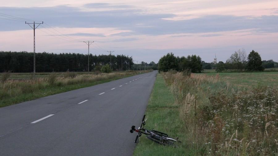 Z cyklu Płaska Wielkopolska. Tędy napierałem tak pod 35 km/h :)