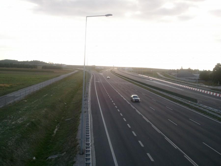 ... widok na A2 do Warszawy z wiaduktu na DK 708 ...